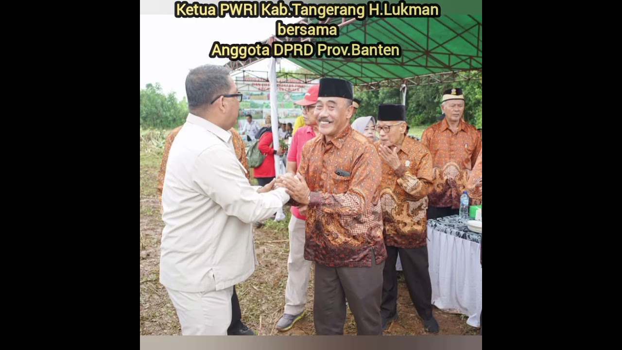 CAMAT CISAUK MEMFASILITASI PWRI GIAT PANEN PERDANA JAGUNG HIBRIDA 