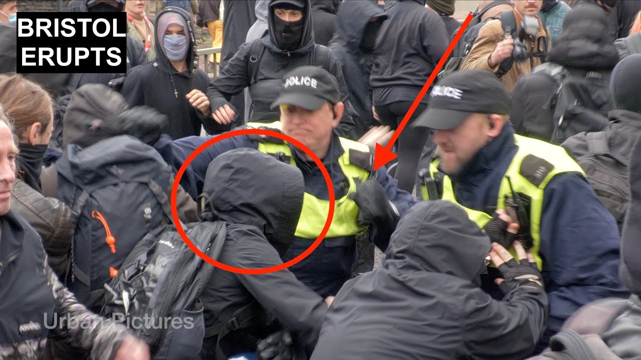 &laquo;Назад!&raquo; Во время антимигрантской демонстрации в центре Бристоля вспыхнули драки.