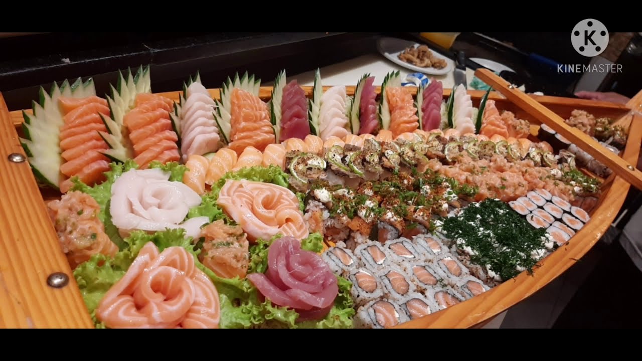 montando uma barca de sushi