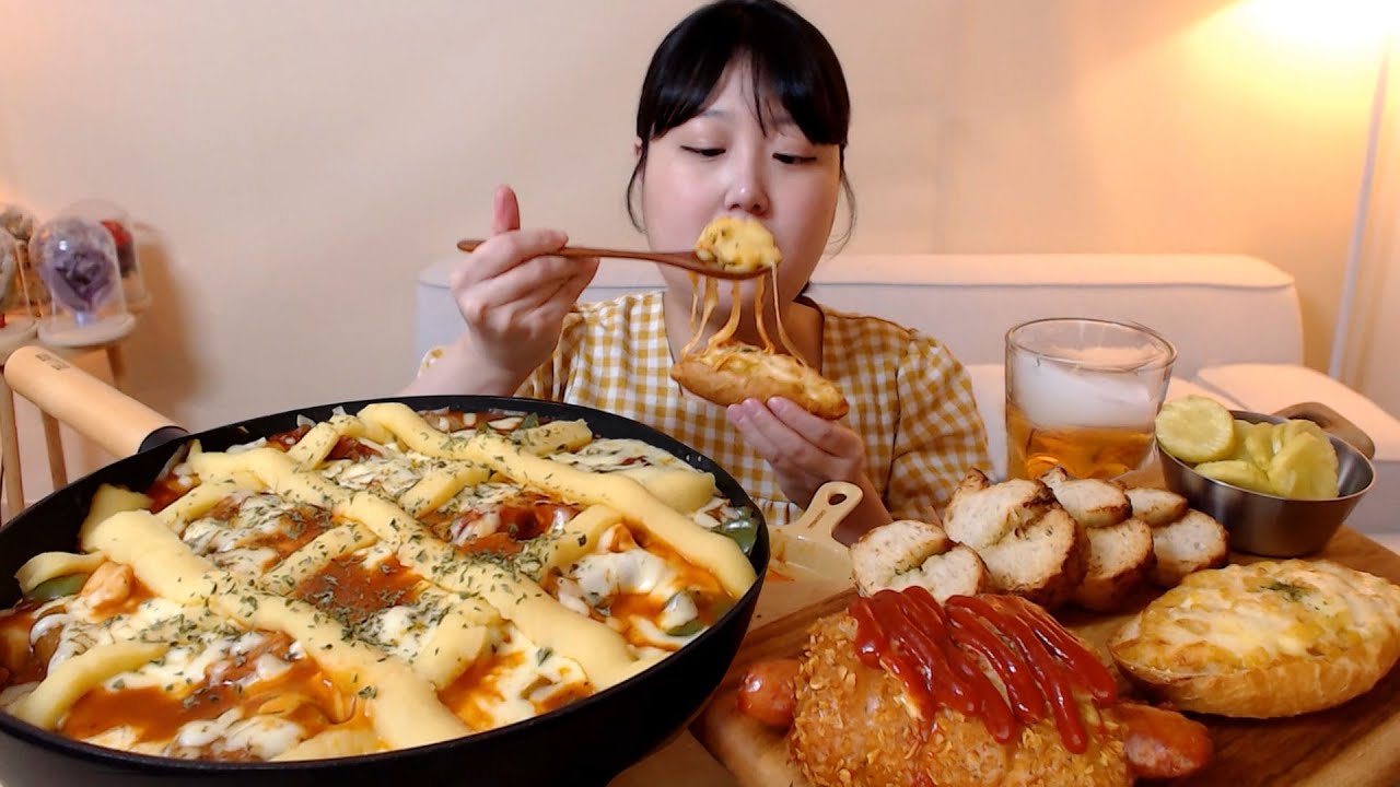 맛있는 건 다 들어간 떠먹는 고구마 치즈 미트볼 피자떡볶이 💛 소세지빵 마늘바게트 요리 먹방 Spicy Cheese Ttoekbokki Mukbang 집밥 한식 Koreanfood