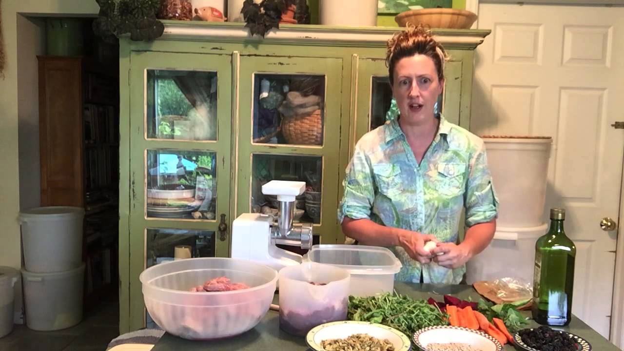 How to Make Healthy Homemade Pet Food: The Grinding Step