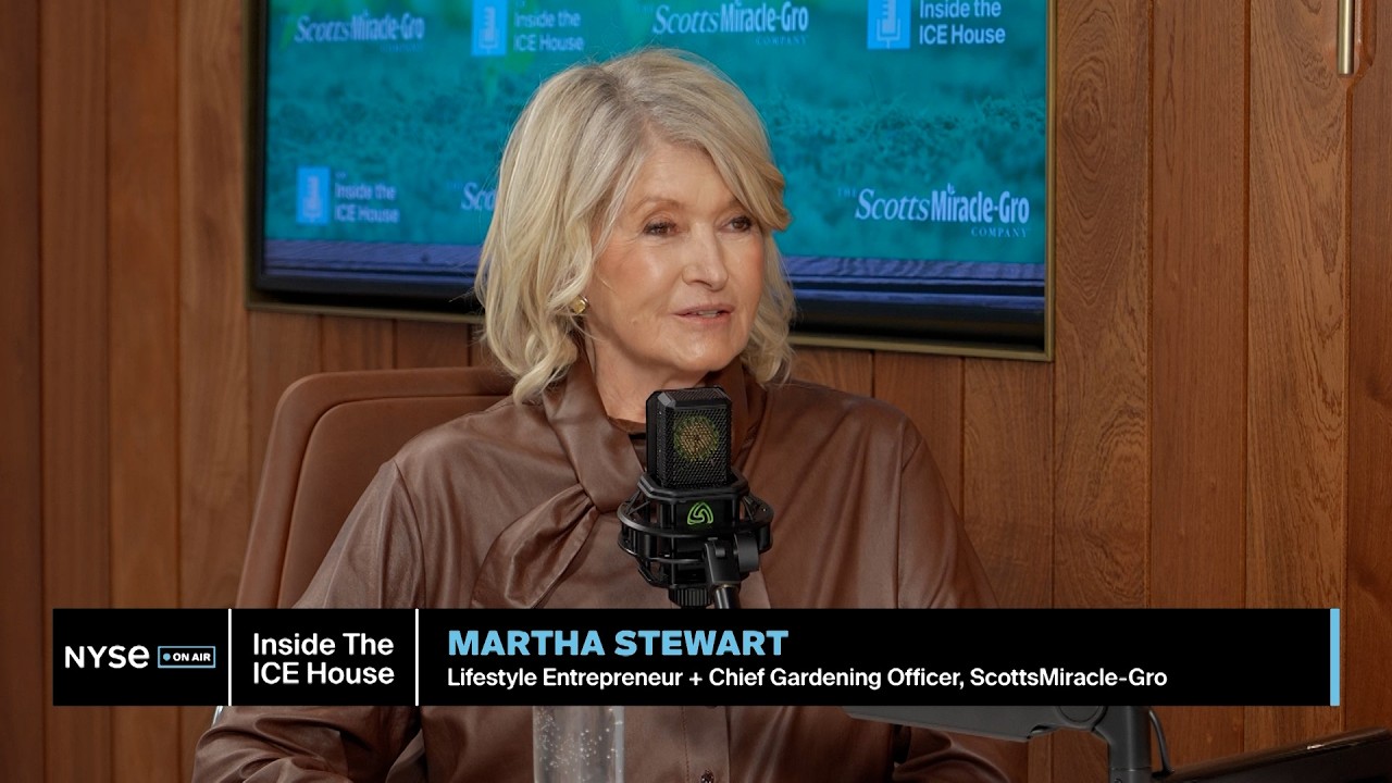 Episode 517: Martha Stewart on Business Success, Snoop Dogg's Style, and ScottsMiracle-Gro