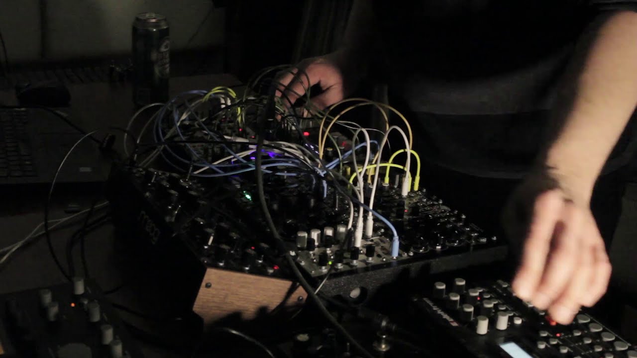 Raw Analog Live Techno [Elekron Analog Rytm + Heat + Eurorack = Hot]