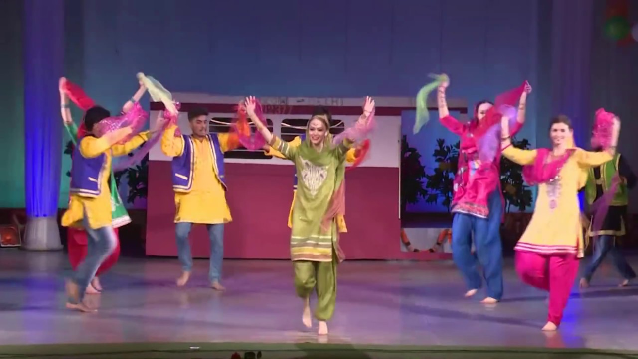 Dilwale Dulhania Le Jayenge-| Shah Rukh Khan | Kajol | Indian dance group  Champa,Russia