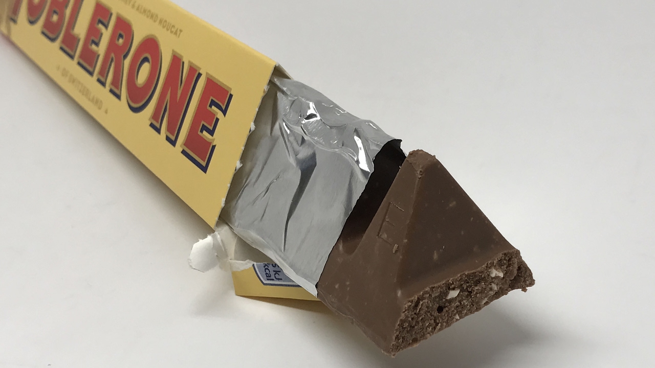 Toblerone (Swiss Milk Chocolate with Honey & Almond Nougat) Unboxing