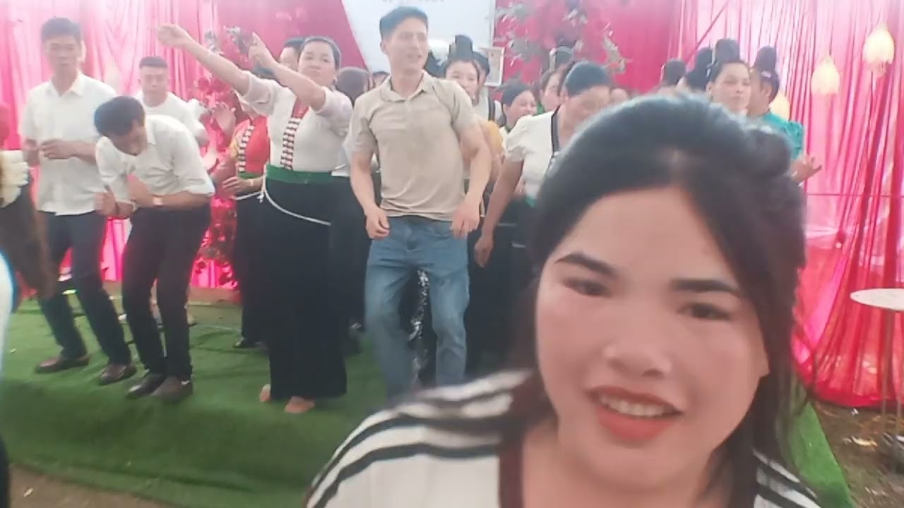 Nhảy Căng nhất ngày Cười 