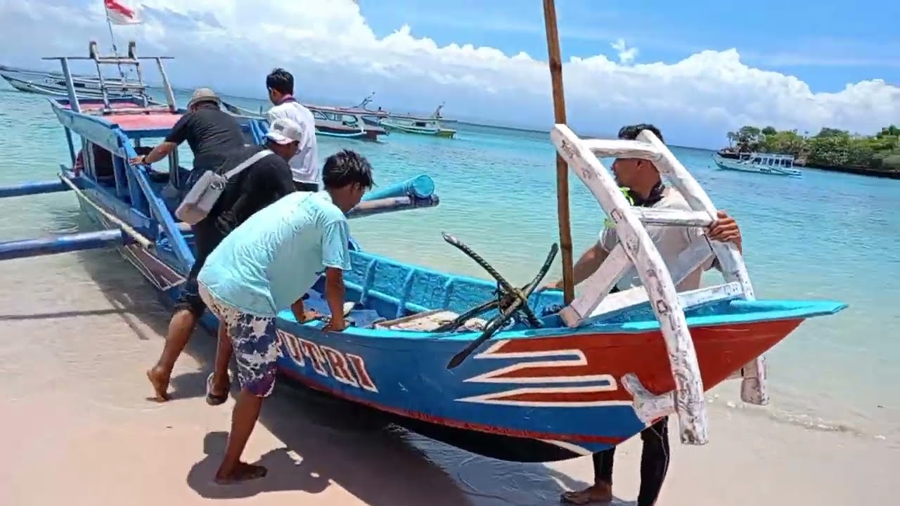 Keindahan Pantai Pink Desa Sekaroh Lombok Timur.