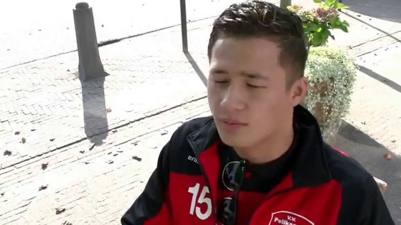 Nieuwe spelers, Freddy, Johannes en Fouad. En Benjamin over de bloemen voor Wim Bulten.