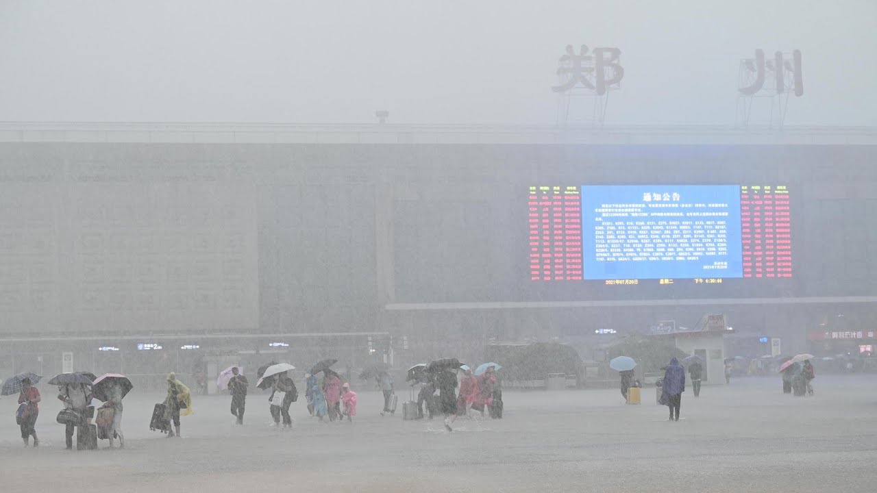 Zhengzhou authorities make urgent repairs to affected railway lines