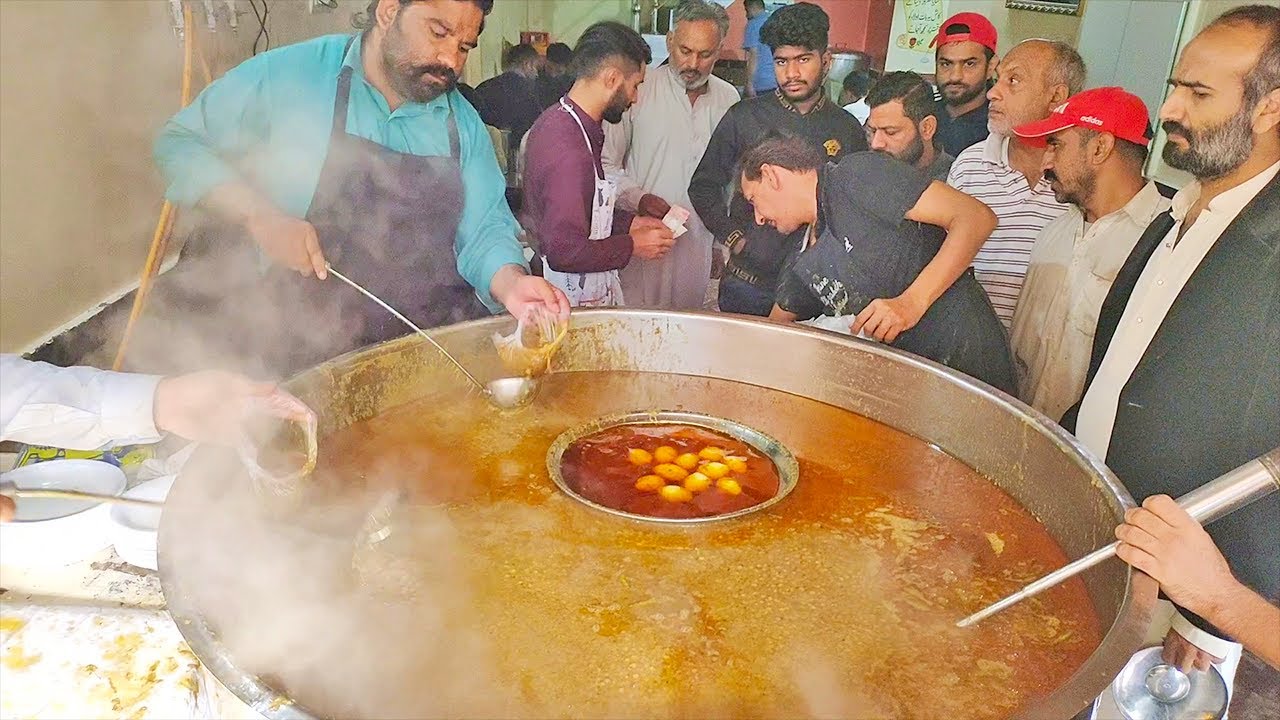 Rushy and famous Ustad Moota murgh chanay | Best chanay in Lahore