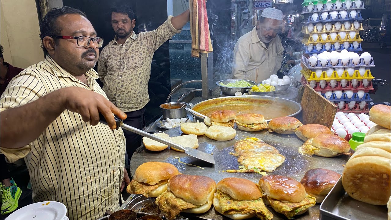 Street Style Egg Burger Making At Israel Ande Wala|Unique Indian Street Food|