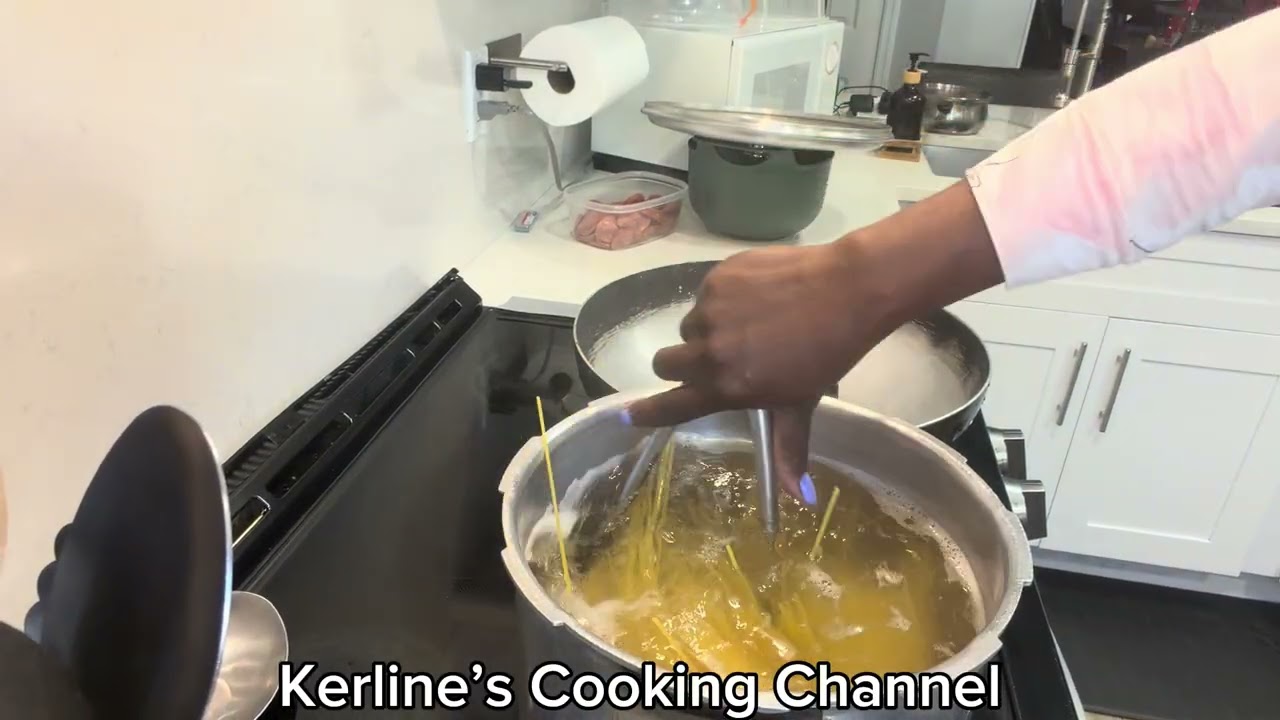How To Make Red Bell Pepper, Spaghetti Mix, Boiled Eggs, Lettuce, Tomato, and Aside