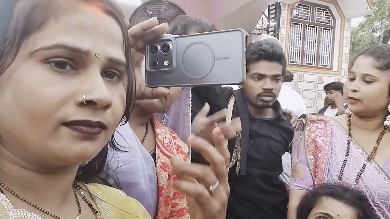 युवराज बाबू के बर्थडे में आए हैं हम लोग और कौन कौन मिले आप लोग जरूर देखें पूरी वीडियो कैसे लगा