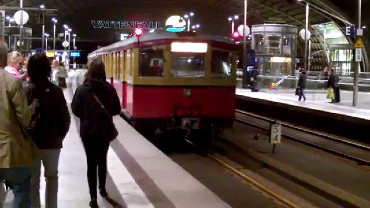 Sonderzug: Einfahrt BR 475 231 in Berlin Hauptbahnhof (Historische S-Bahn Berlin)