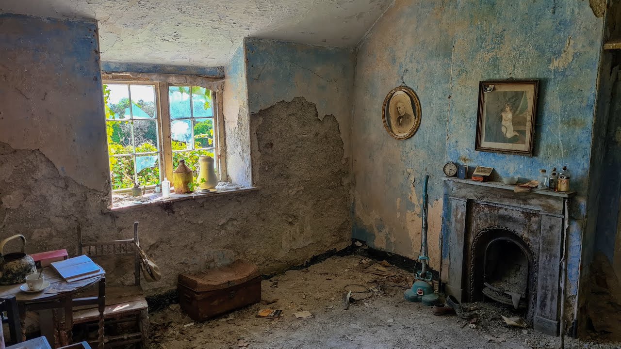 Abandoned house lost in time #abandoned #abandonedplaces #abandoneduk #urbex #urbexexplorer