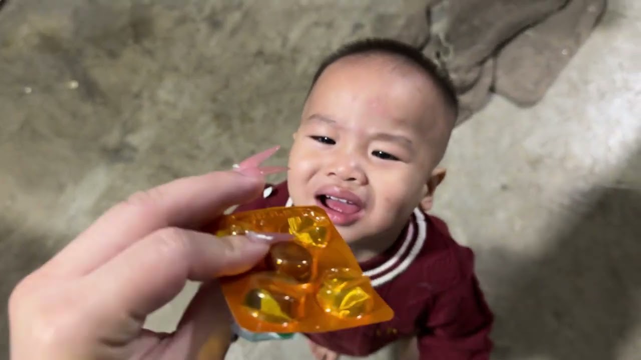 Hoài Anh Xuống Ông Ngoại Ăn Bữa Cuối Để Hết Tết