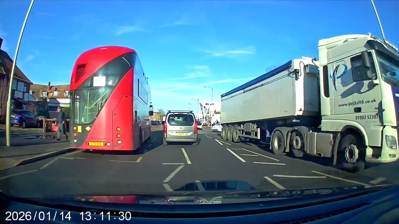 Driving from Barking to Hornchurch (A124)