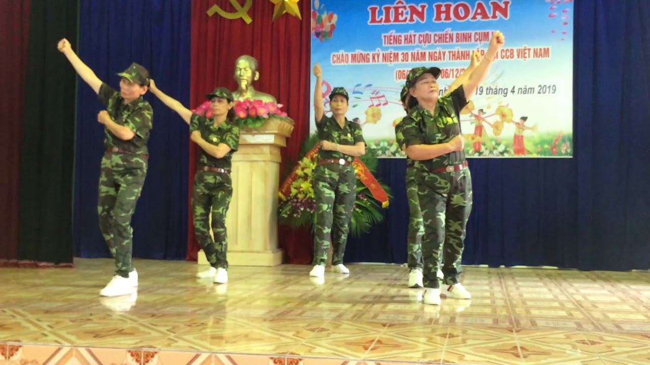 Nhẩy Năm anh em trên một chiếc xe tăng CCB 2019