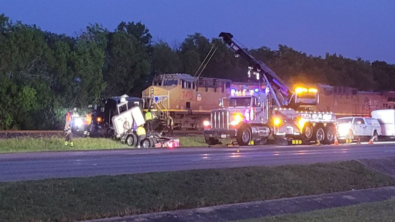 Owner of big rig hit by train in Cibolo: &lsquo;I saw headlights coming so we got out&rsquo;