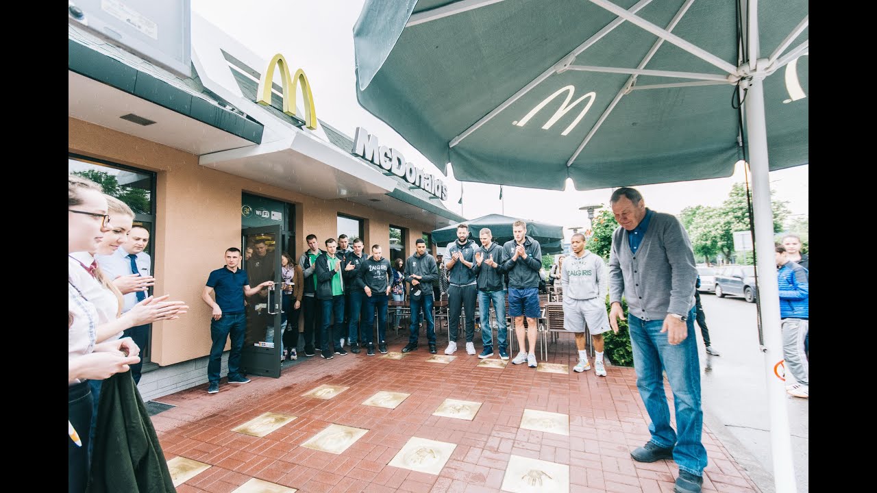 „McDonald‘s“ žvaigždžių alėjoje“ atidengtas M.Paulausko delno įspaudas