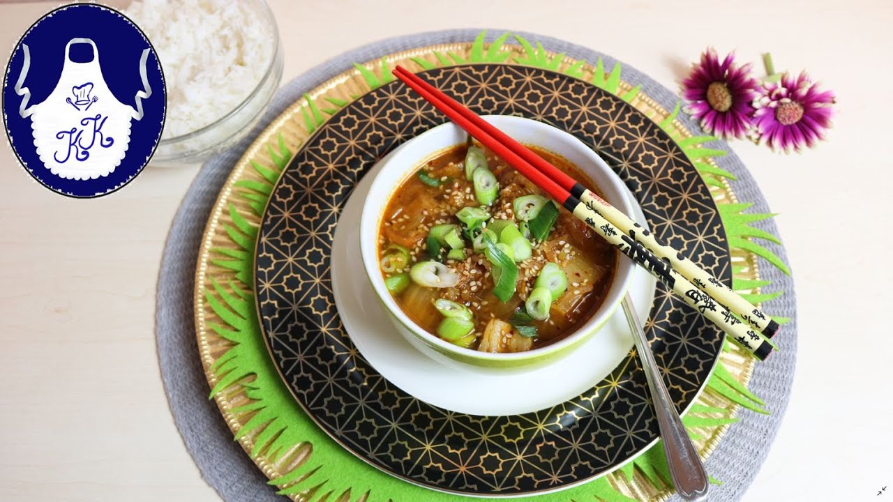 Koreanisch kochen mit der Tochter, Kimchi Jjigae  Kimchi Eintopf  Kimchi mit Bauchspeck