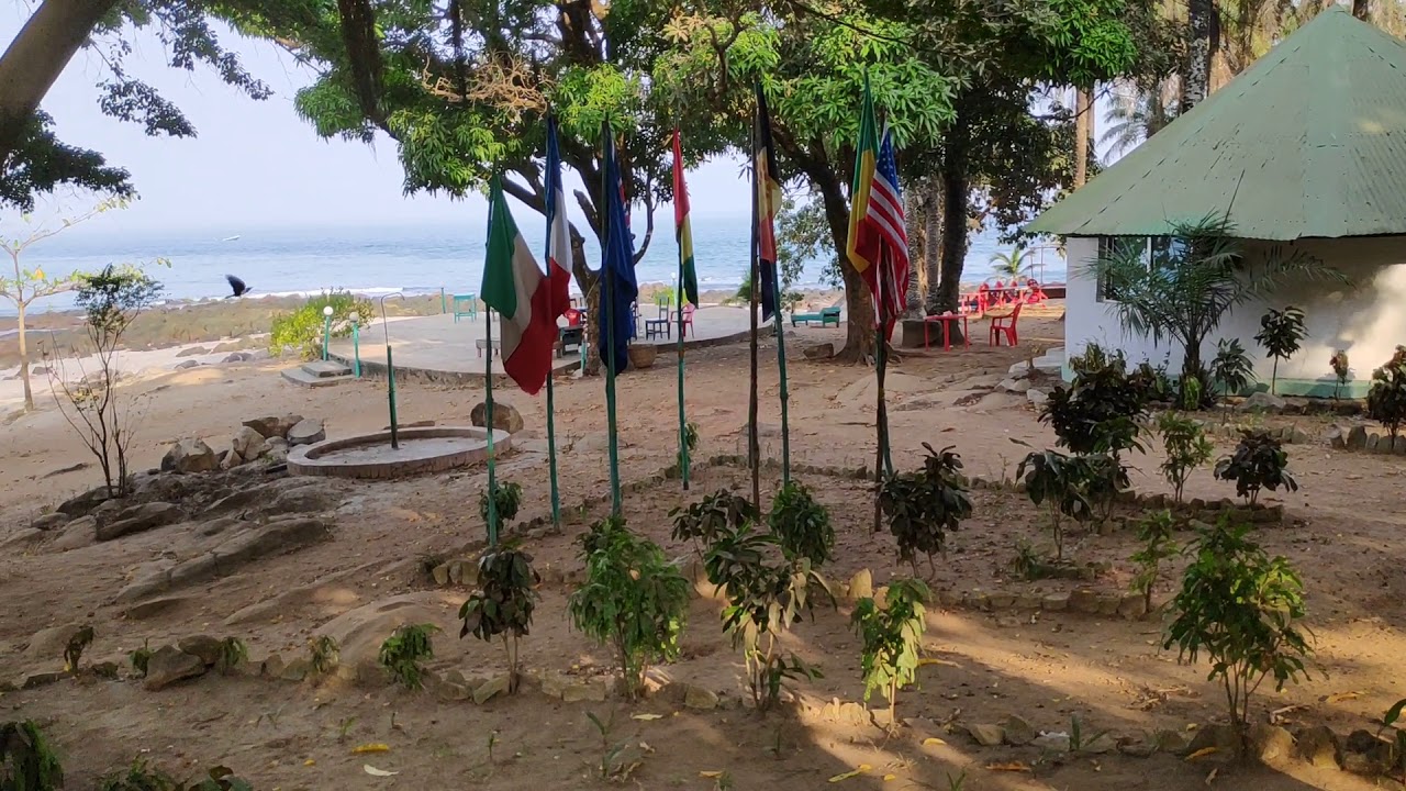 Chez Abou sur l'île de Kassa en Guinée