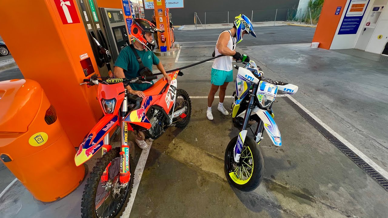ECHANDO GASOLINA A LAS SUPERMOTARDS 🏝️🌅