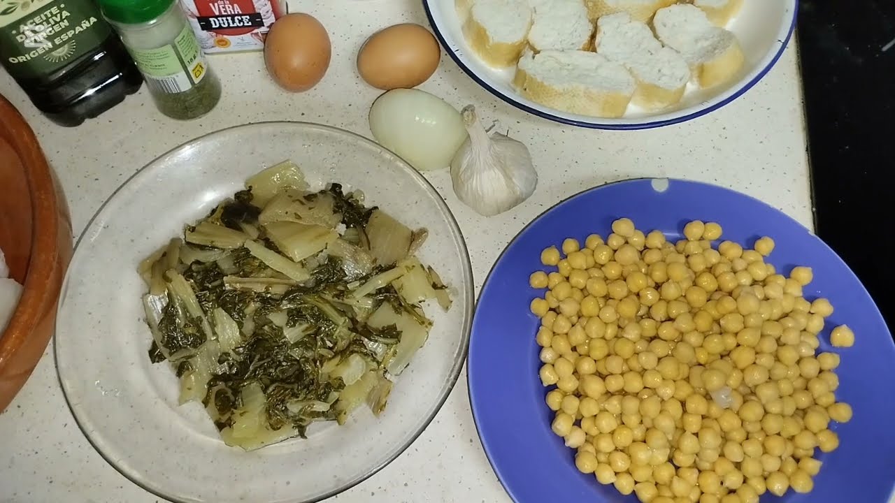 POTAJE DE GARBANZOS CON PELOTAS Y BACALAO