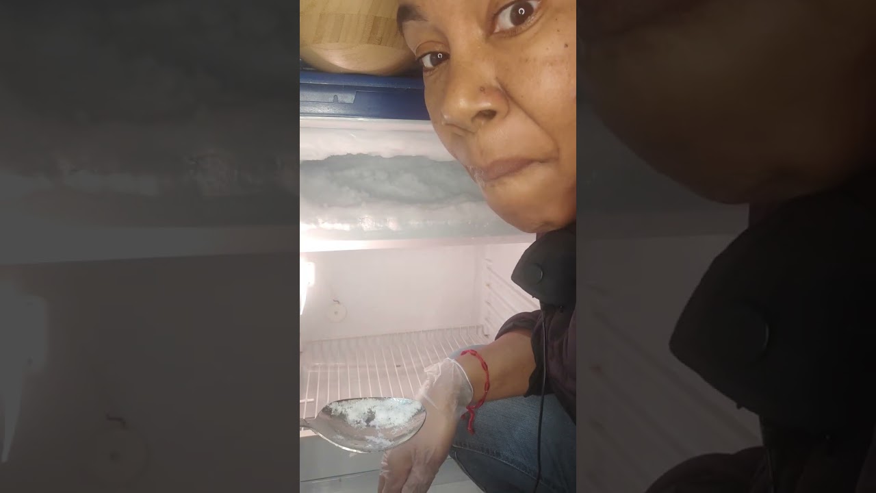 ASMR/ EATING CRISPY ICE FROM MY BLUE FRIDGE 💙💙