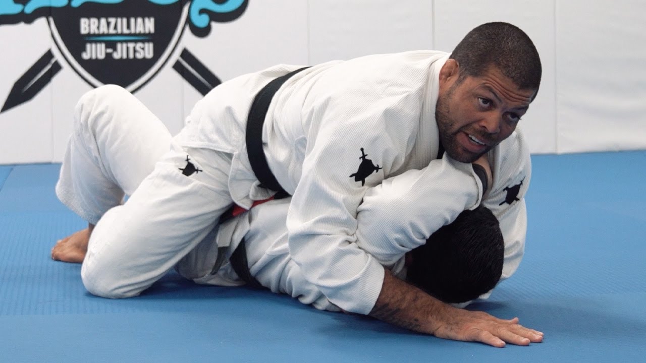 Maintaining and Attacking On Mount Position - Andre Galvao