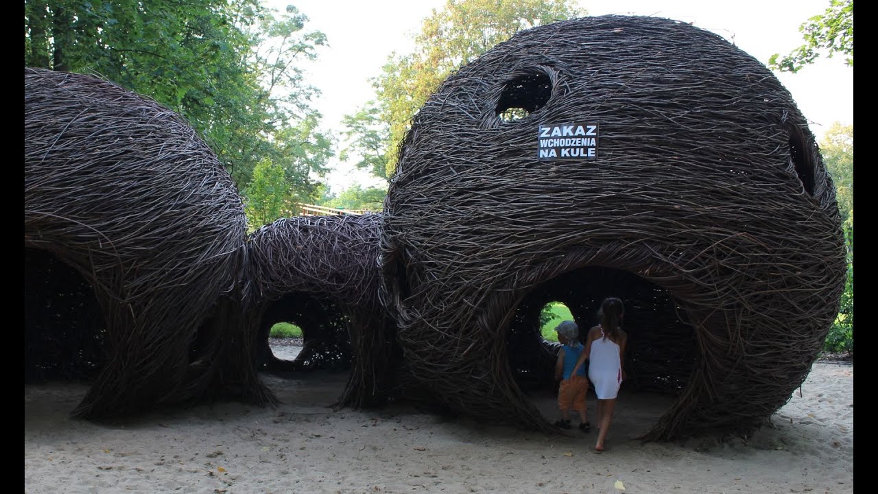 Park Bajka Błonie - plac zabaw, fontanny i inne atrakcje dla dzieci