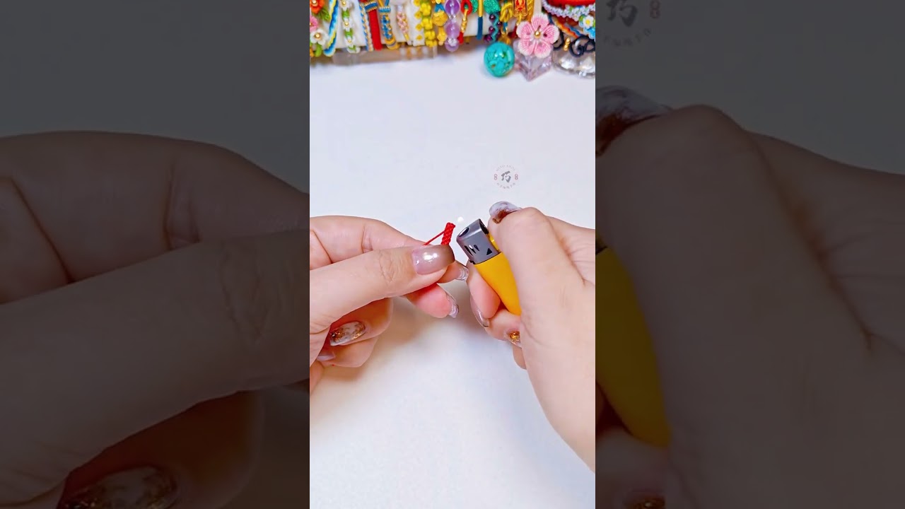 Teach you step by step how to make New Year s small firecracker pendants. The steps ar