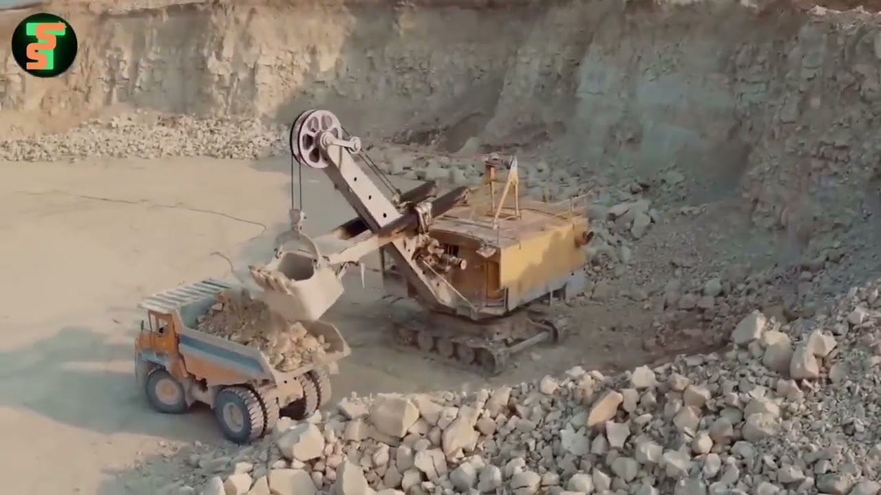 The Coming TRILLIONS &mdash; Bill Holter Explains Why Gold & Silver Will SKYROCKET