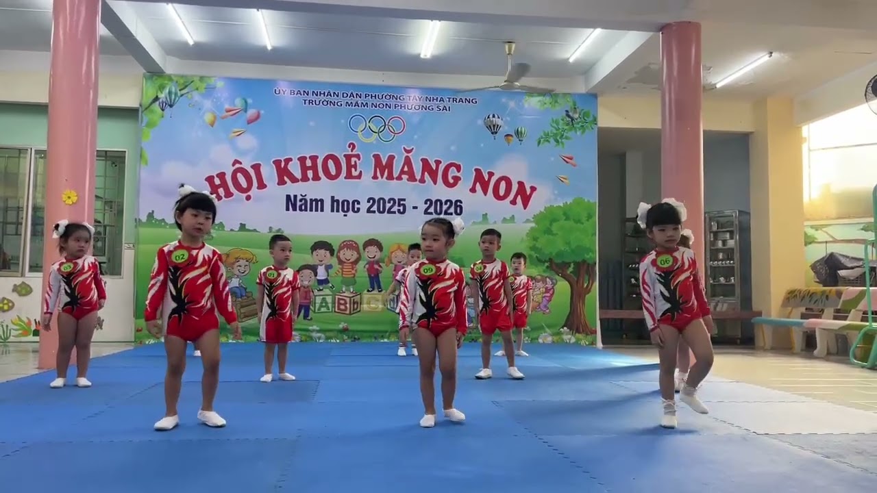 Bé Thiện Nhân thêm một năm tuổi. Nhảy múa cũng tốt hơn rồi