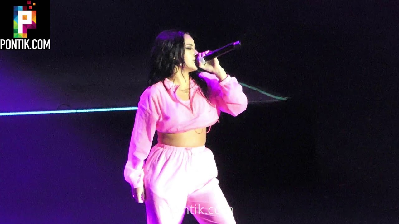 Bubalu, Mala Mía y Loco Por Mi - Becky G Concierto en Vivo