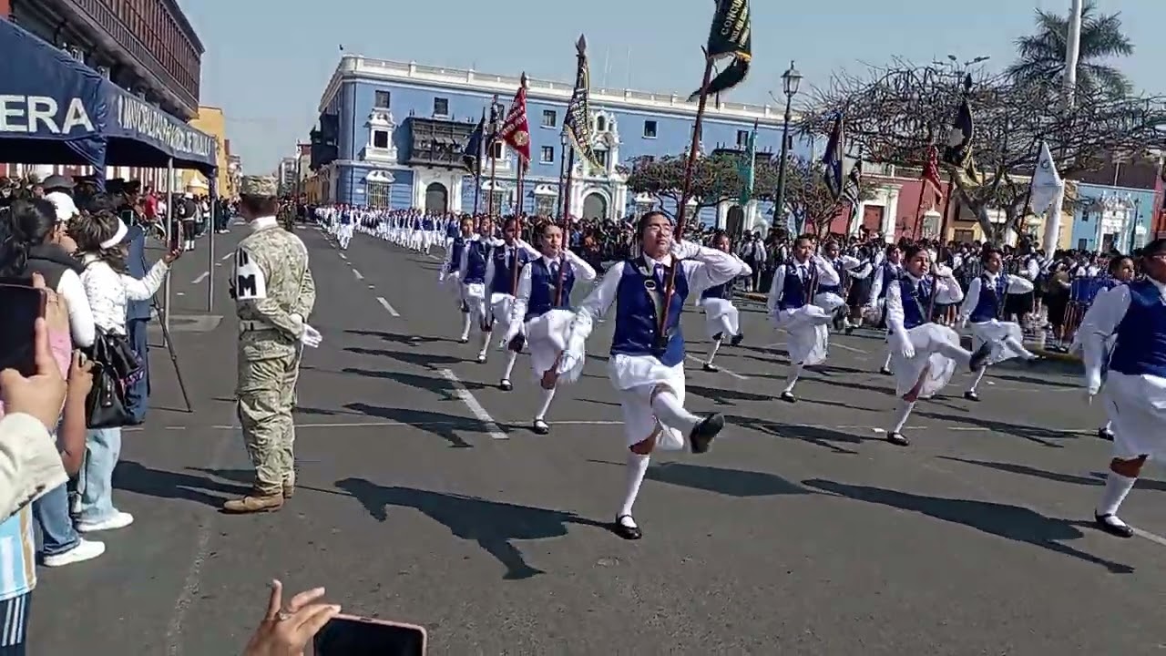 Desfile de la plaza de armas Trujillo 1 año de secundaria,ESCOLTA GENERAL 