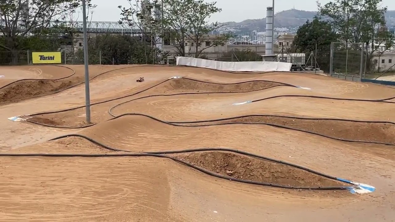 Unas vuekltas con Robert  Batlle y su MAYAKO en el NUEVO Circuito de RACBSA Montjuic