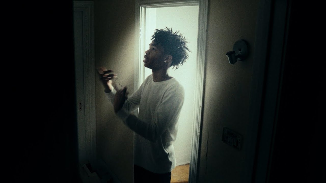 rexv2 - HEADS TURN (Dir. vndrewfox)