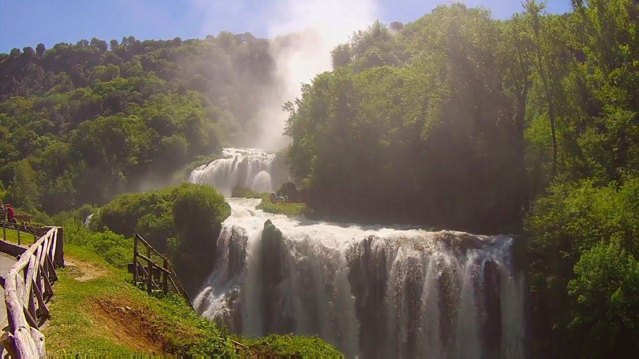 Riding the Valnerina valley to Cascata delle Marmore - Umbria, Italy - road SR 209