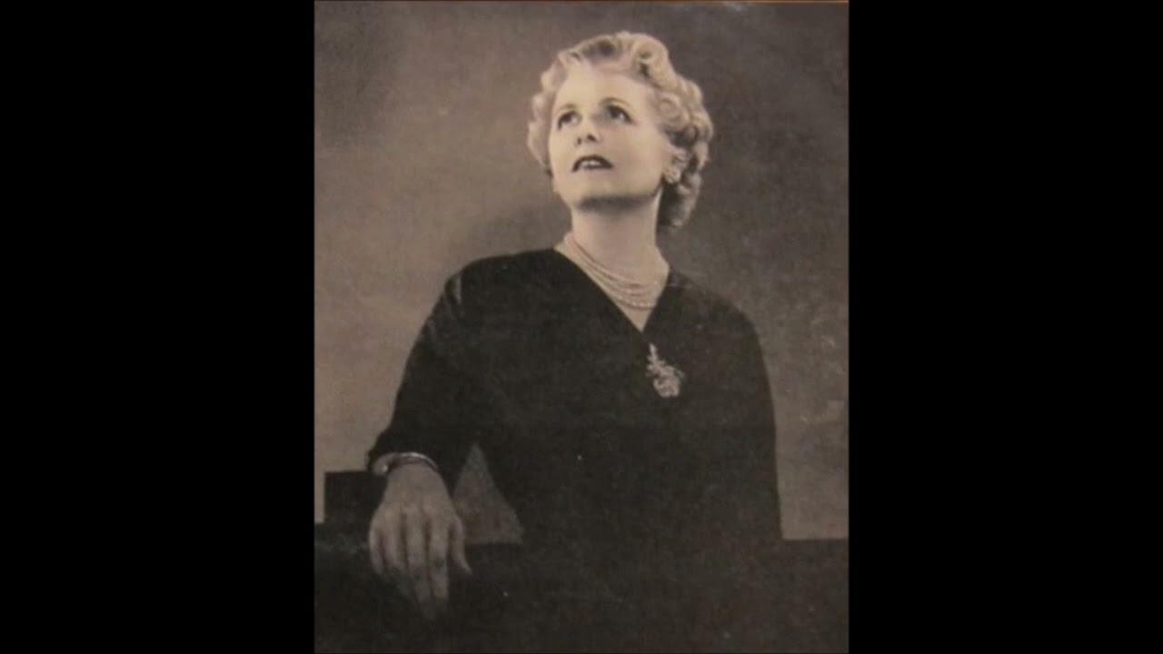 Helga Mott sings 