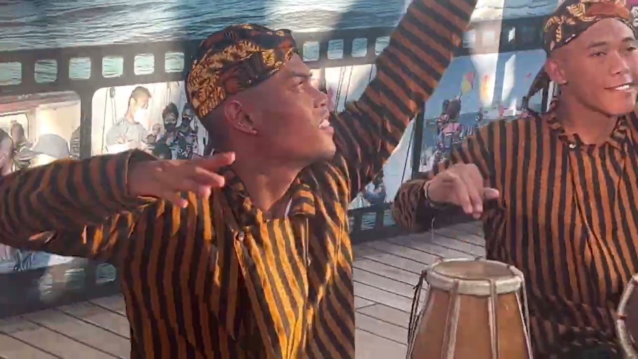 KRI Bima Suci  tampilkan  tarian budaya Indonesia di atas Gladak kapal di  Arendal   Norwegia