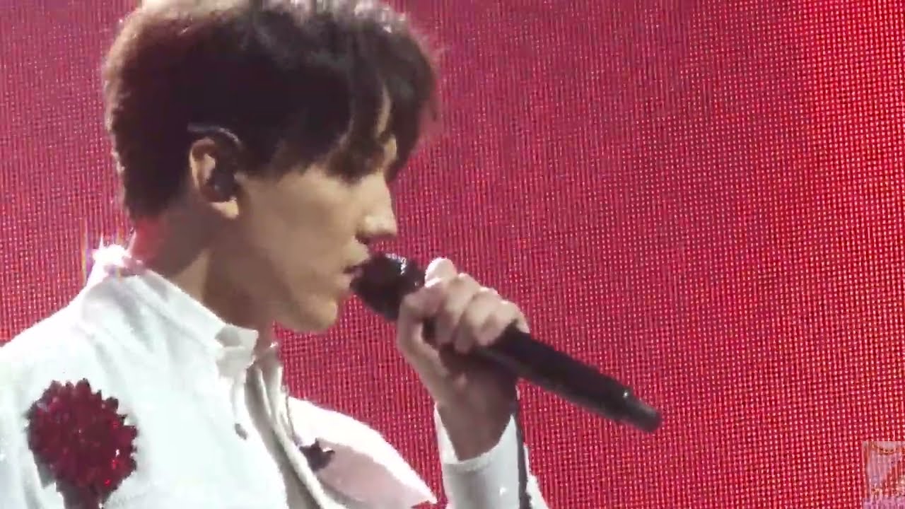 Dimash Qudaibergen - Couldn't Leave - Dubai Solo Concert 03/25/2022 [4K Fancam]