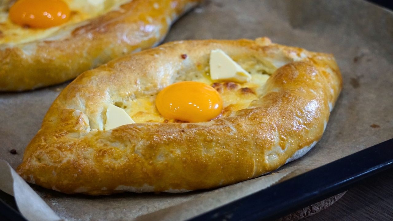 Khachapuri w stylu adżariańskim❤️ Khachapuri; bardzo smaczne i sycące😋 świetny przepis👍