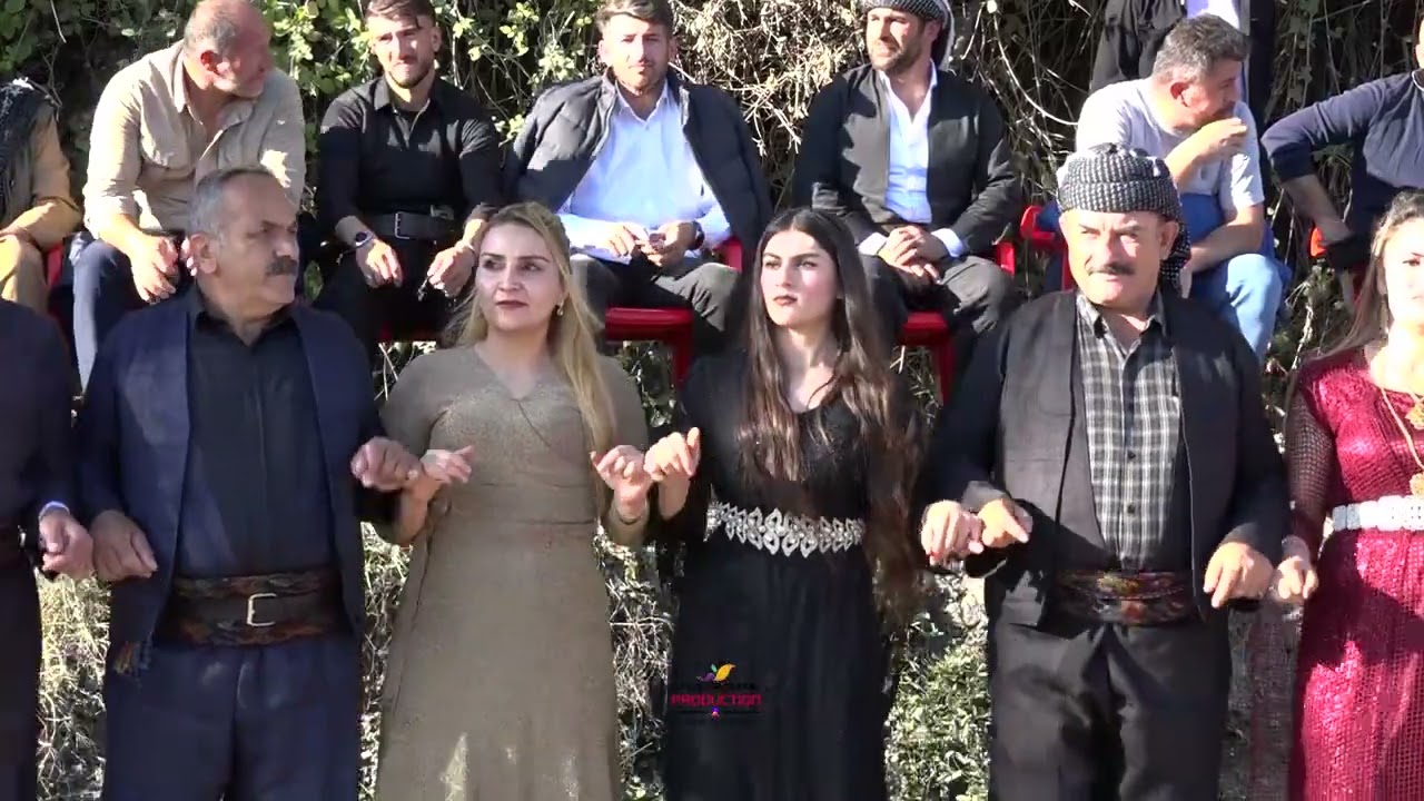 Uludere Şenoba Beldesi Ahmet Çabuk ve Sedef Paksoy Çiftinin Düğünü Klip 9