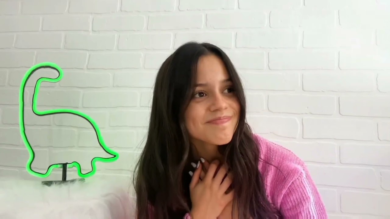 Jenna Ortega twixtor scenepack