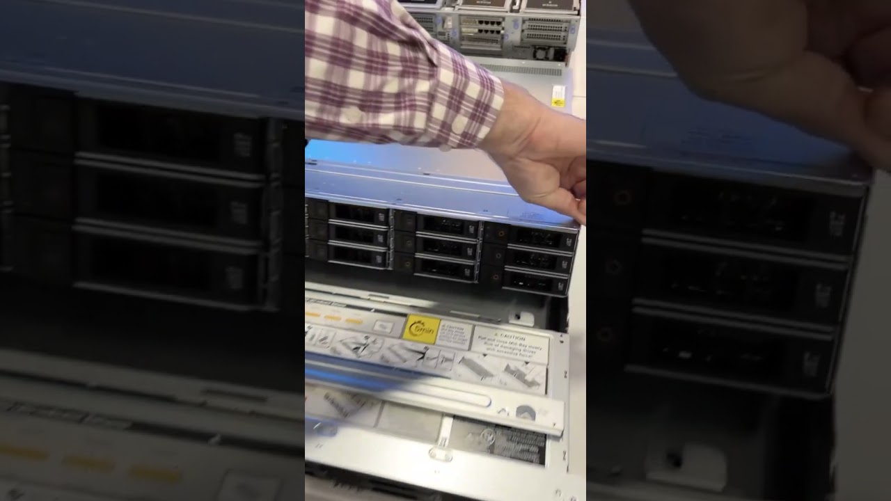 Dell PowerEdge R760xd2 — 24 отсека для жестких дисков, второй комплект выдвигается за первым отсе...