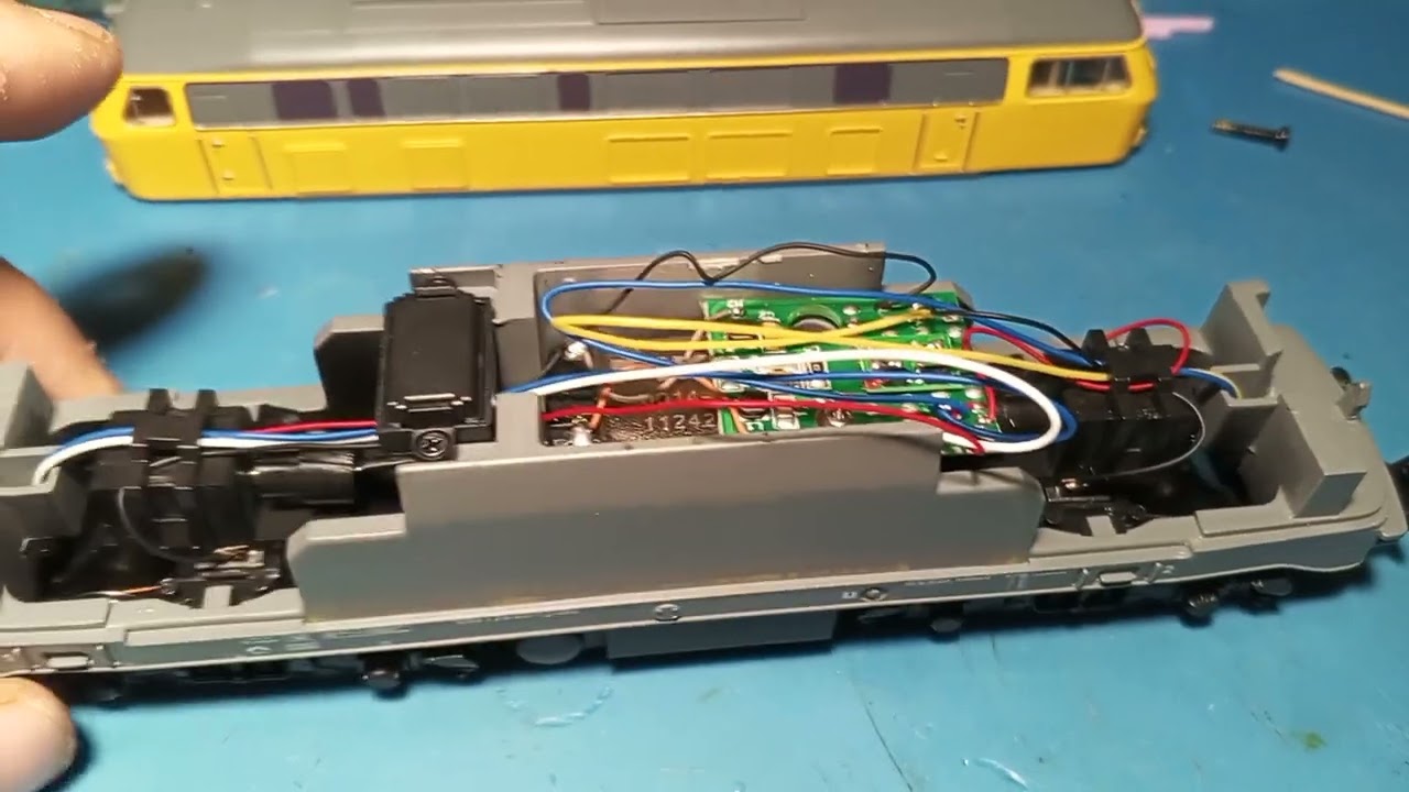 Piko. DB 218. Ставим декодер звуковой. НО 1:87. Piko. DB 218. Install a sound decoder. BUT 1:87.