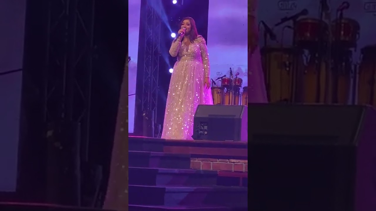Adorable ShreyaGhoshal concert first half @ Thiruvalla Kerala