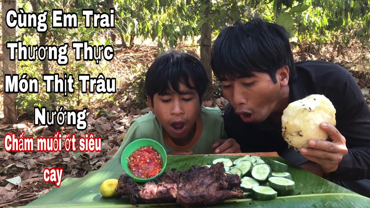 Cùng Em Trai Thương Thực Món Thịt Heo Nướng Chấm Muối Ớt Siêu Cay Quá Ngon 😋 🤤