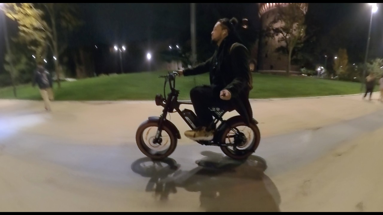 Probando mi Nueva Bici Electrica RCB de Noche en Milan